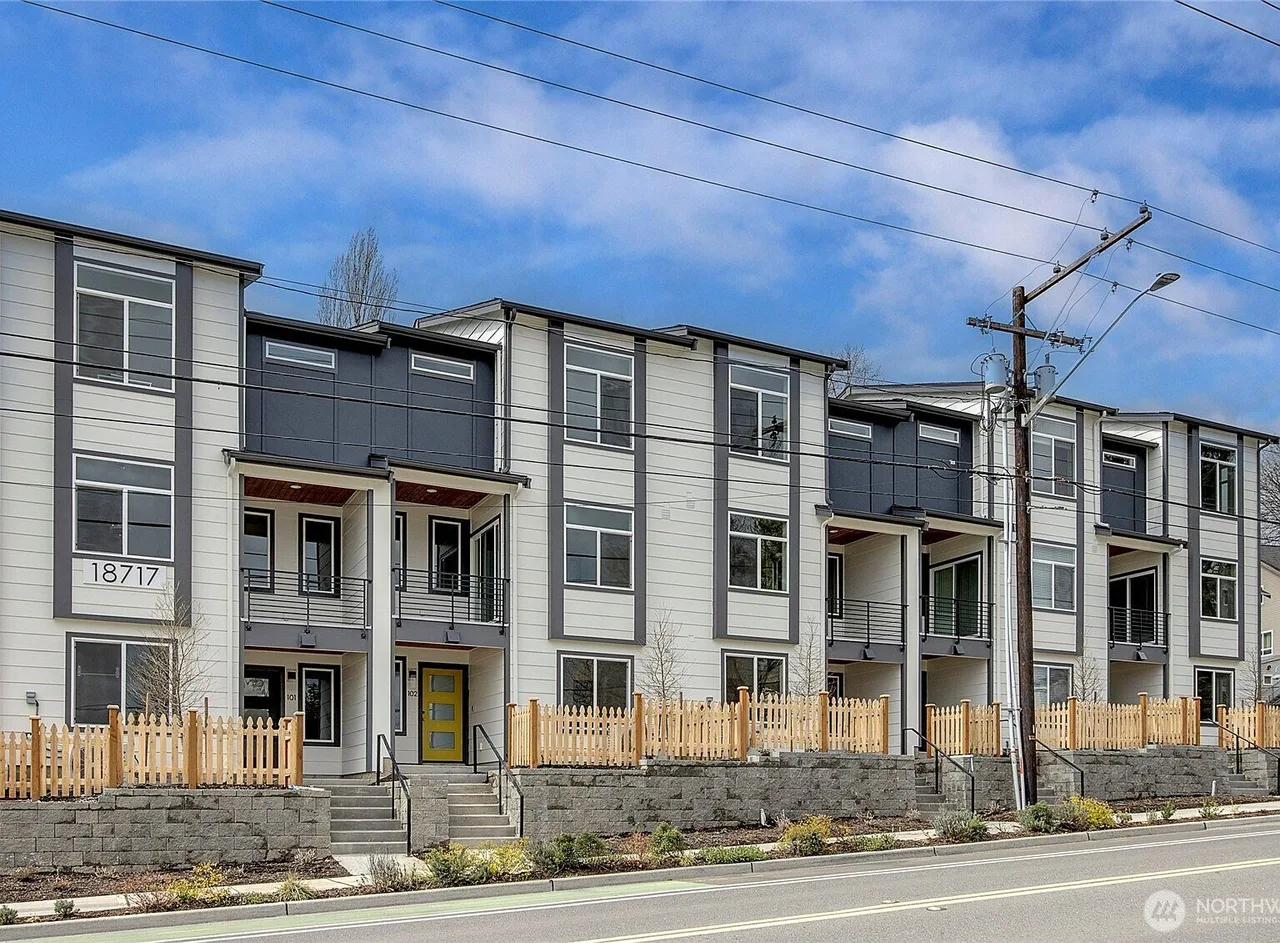 6726 NE 187th Street #104, Kenmore, WA 98028