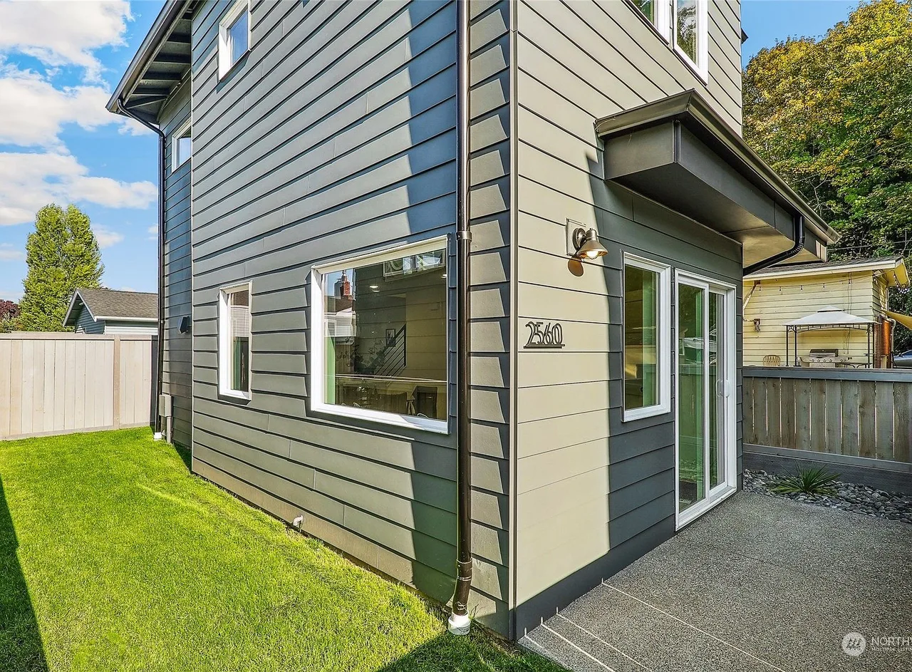 2560 56th Avenue SW, Seattle, WA 98116