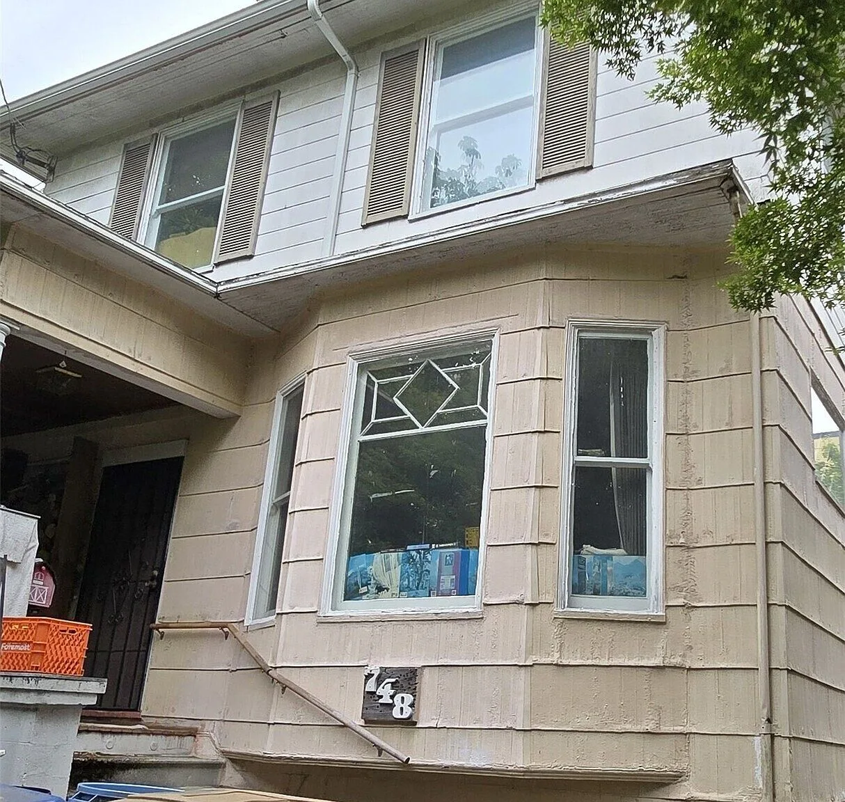 748 Broadway E, Seattle, WA 98102