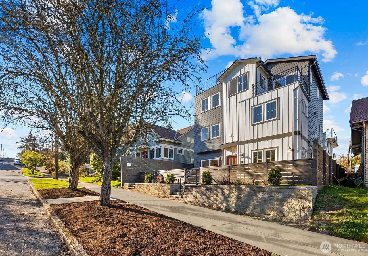 1004 N 48th Street, Seattle, WA 98103