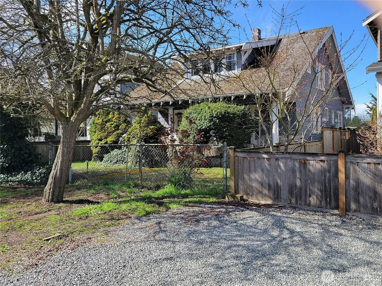 10041 40th Avenue SW, Seattle, WA 98146